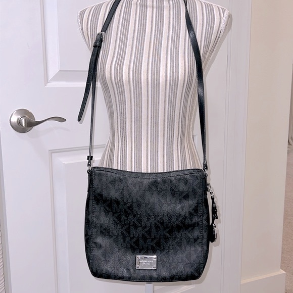 MICHAEL Michael Kors Handbags - MICHAEL KORS JET SET BLACK MESSENGER BAG